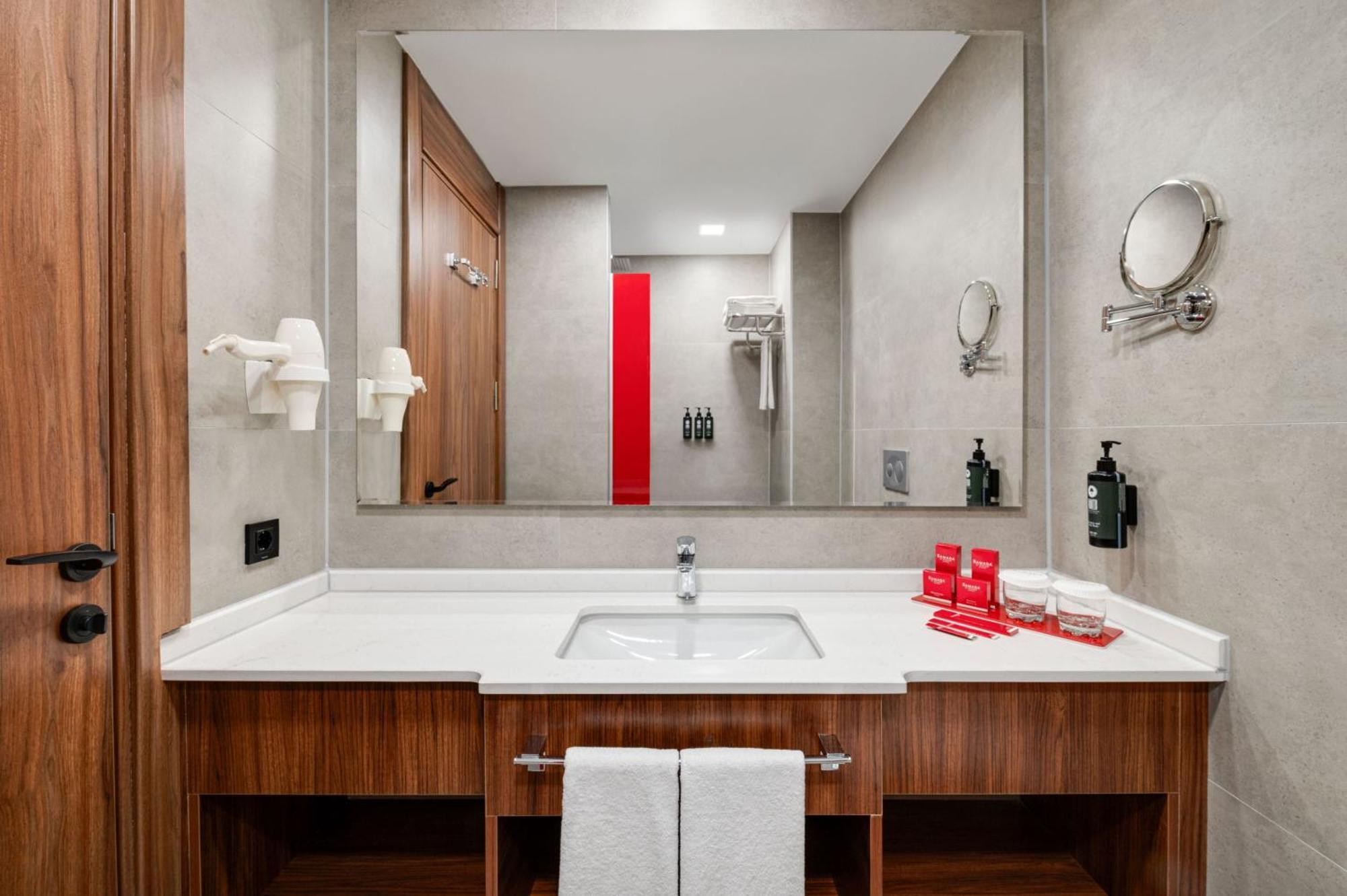 Hotel Ramada By Wyndham Gaziantep Extérieur photo