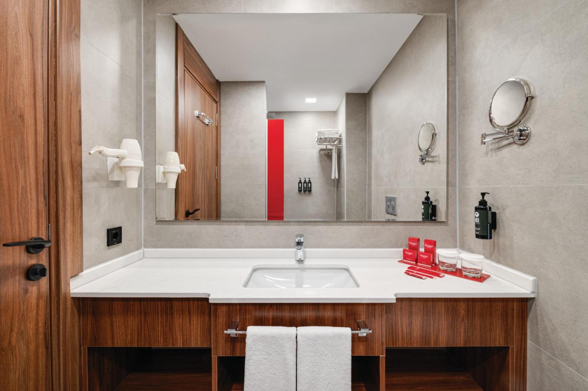 Hotel Ramada By Wyndham Gaziantep Extérieur photo